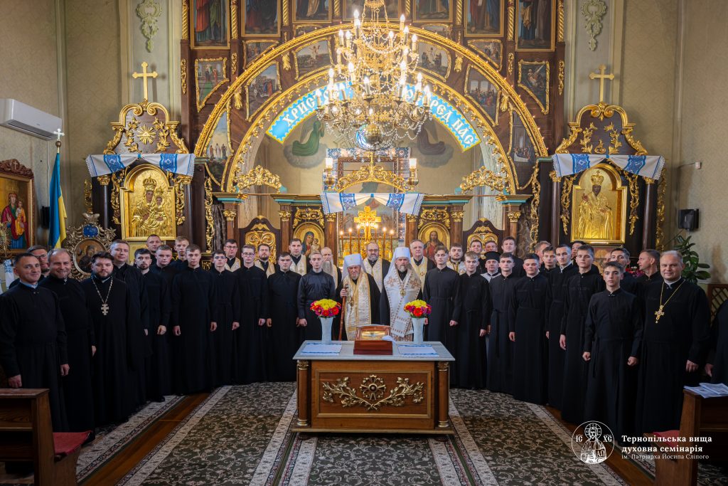 «Не ви Мене вибрали, але Я вибрав вас, і вас настановив, щоб ішли ви й приносили плід, і щоб плід ваш зостався» – (Ів. 15:16) - Облечини братів 2-го курсу