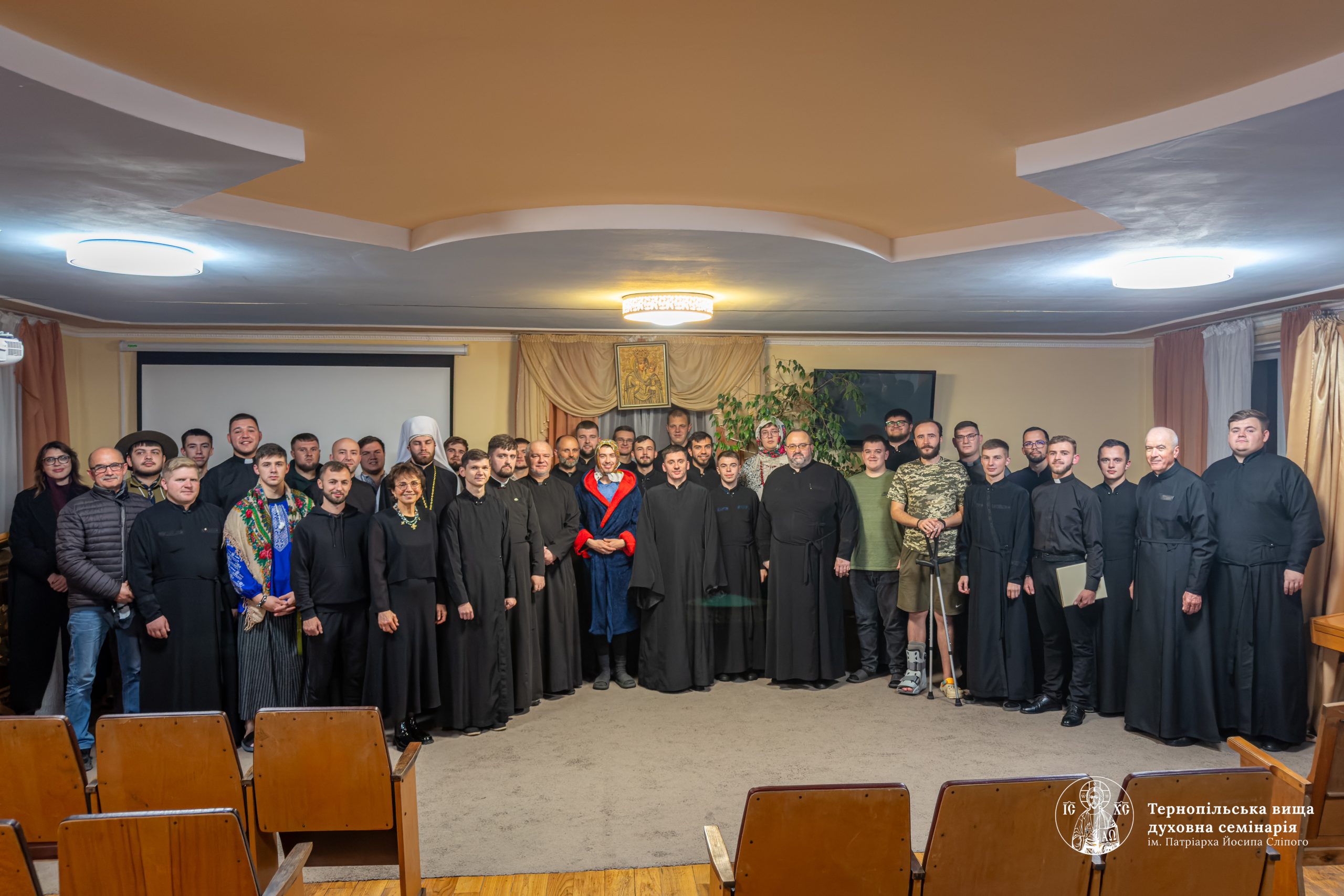 Покликання – Зробити вибір служити Богу: у семінарії відбувся курсовий вечір 6-7 курсів