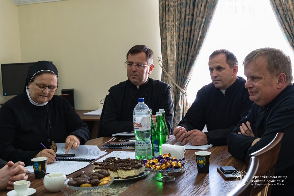 У Тернопільській вищій духовній семінарії продовжує працювати Патріарша візитаційна комісія
